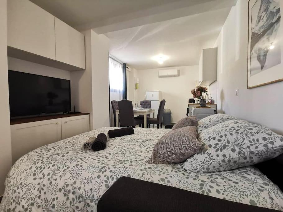 L'Elegant Duplex - Clim I Wifi I Proche Du Centre-Ville Miramas Zewnętrze zdjęcie